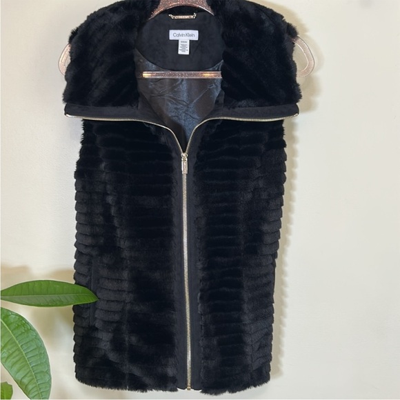 Calvin Klein Faux Fur Vest, M - Picture 9 of 9